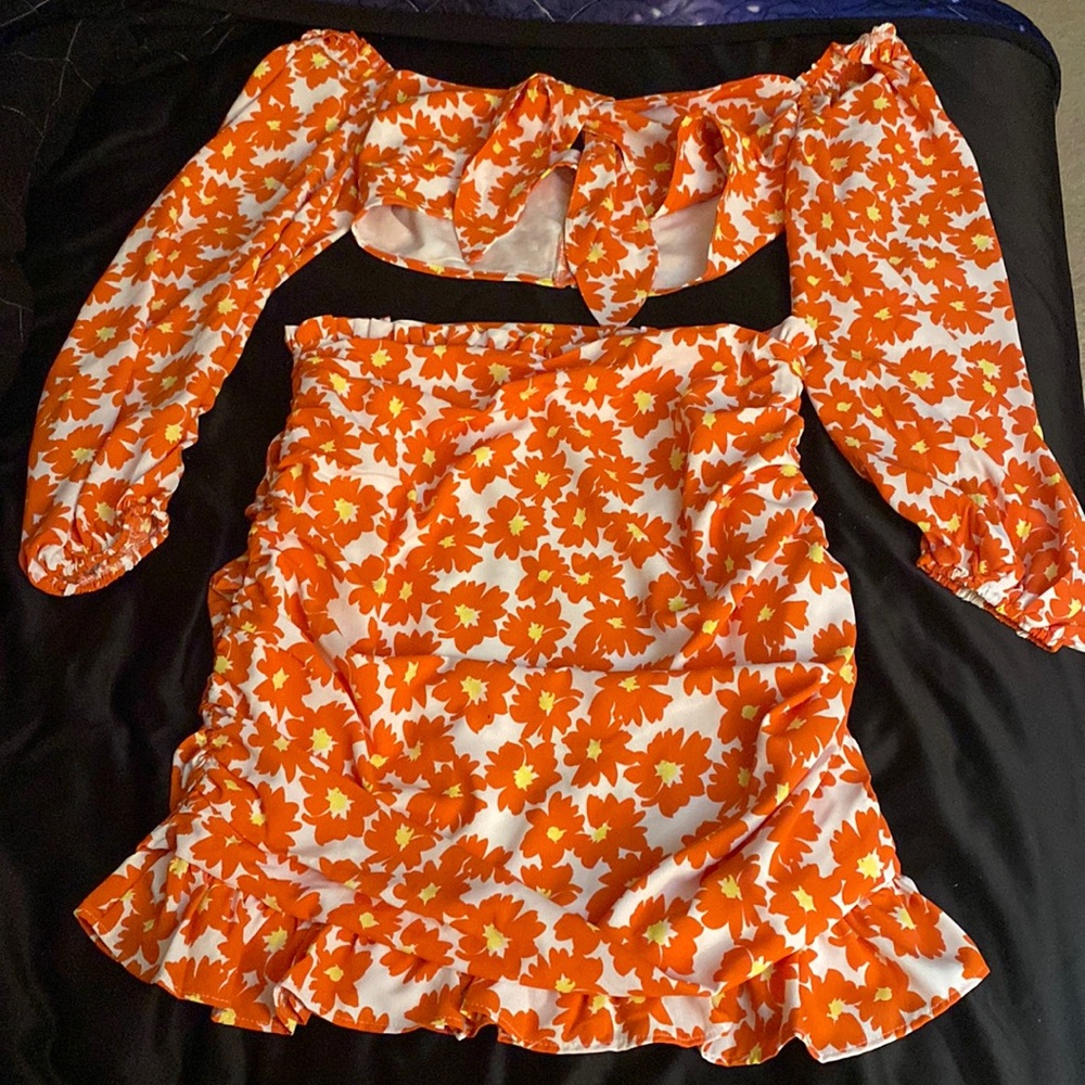 Two piece flower set